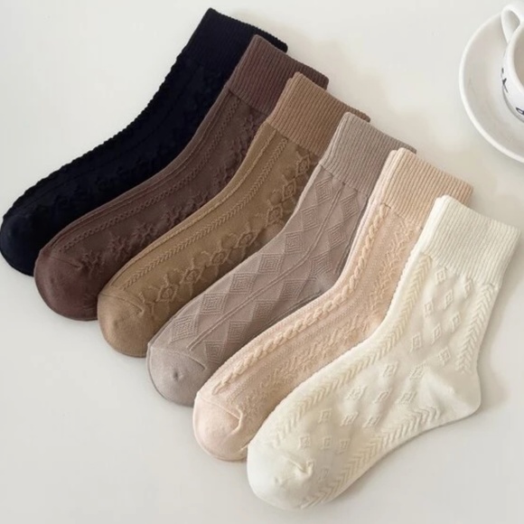 Neutral Tone Minimalist Knit Ankle Socks Set - Picture 2 of 5